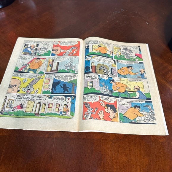 Vintage Bugs Bunny Comic Book - Picture 3 of 8